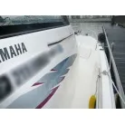 右舷側キャビン外観を撮影 サイドウォークも広く安心です