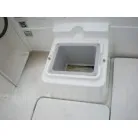椅子の下は小物入れに成って居ります。