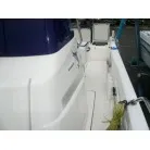 左舷側サイドに3連ロッドホルダーを艤装