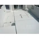 かなり広いアフトデッキ。釣りをするには最適。