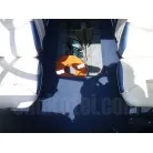 船内中央部の物入れ。