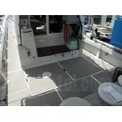 イケス(左のハッチ、スカッパー付き)