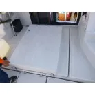 ラダーを跳ね上げて開けます