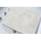 イケスのフタ、色あせと汚れ有り