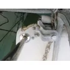 係留中にぶつけた痕です