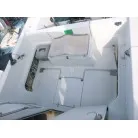 フラットな後部デッキです