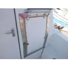 エアコン取り外し痕です