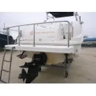 スイミングデッキにはレールが取り付けられています