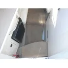 内装カーペットの上に汚れ防止のマットあり