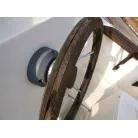 木製で痛んでいます。