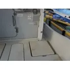後ろ部右の物入れ