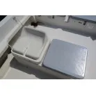 イケスのフタは塗り直してあるのできれいです。