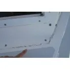 窓周辺のコーキングの汚れ