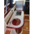 ナビシートの下に電磁調理器があります。