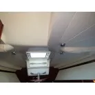 天井も壁も全く汚れなし。キレイです。