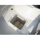 かなり深さのある物入れ。