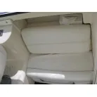 右舷側運転席後ろのソファー