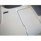 絨毯をめくった部分