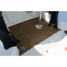足元はコルクマット