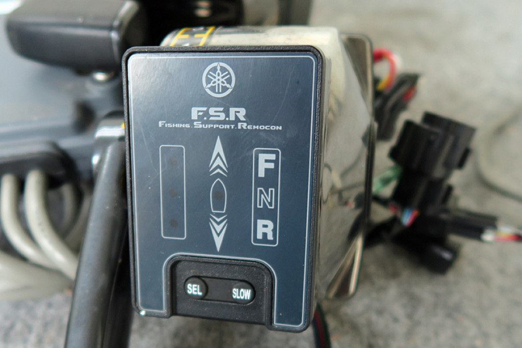 中古のリモコンボートの船体 FSR機能付き 電子リモコン | 【中古艇ドットコム】 中古
