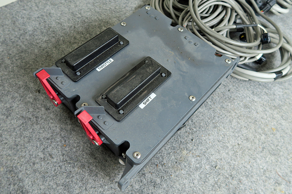 中古のリモコンボートの船体 FSR機能付き 電子リモコン | 【中古艇ドットコム】 中古