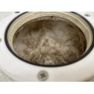 浮力体が充填されています。