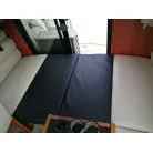 クッションをセットするとベッドになります