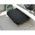 アフトデッキのベンチシートはカバーを掛けて保管していますのでキレイです。