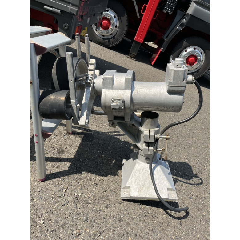 岩崎電機工業 ネットラインホーラー24V | 【中古艇ドットコム