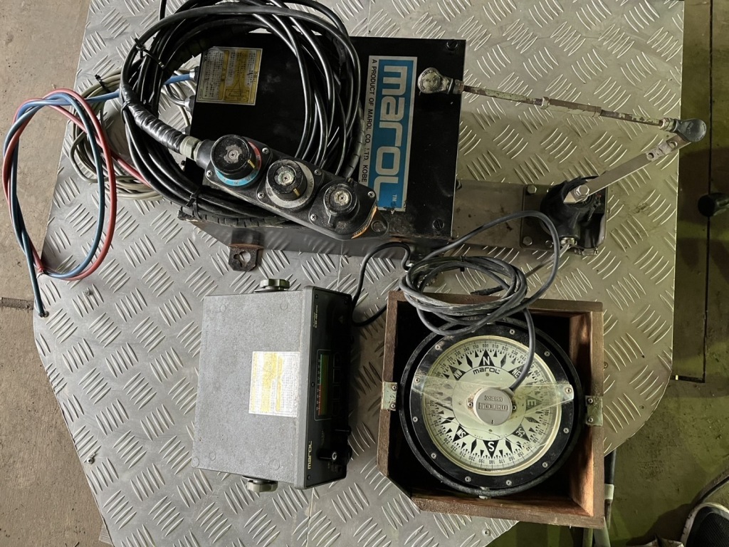 マロール 3連リモコン、オートパイロット、舵角指示器、アンプ