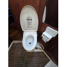 ギャレー横　化粧室