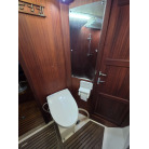 ギャレー横　化粧室