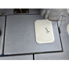 キャビン下　右舷側