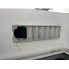 換気口に割れ（左舷）