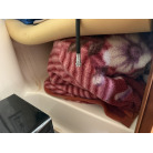 （毛布の下にトイレあり）