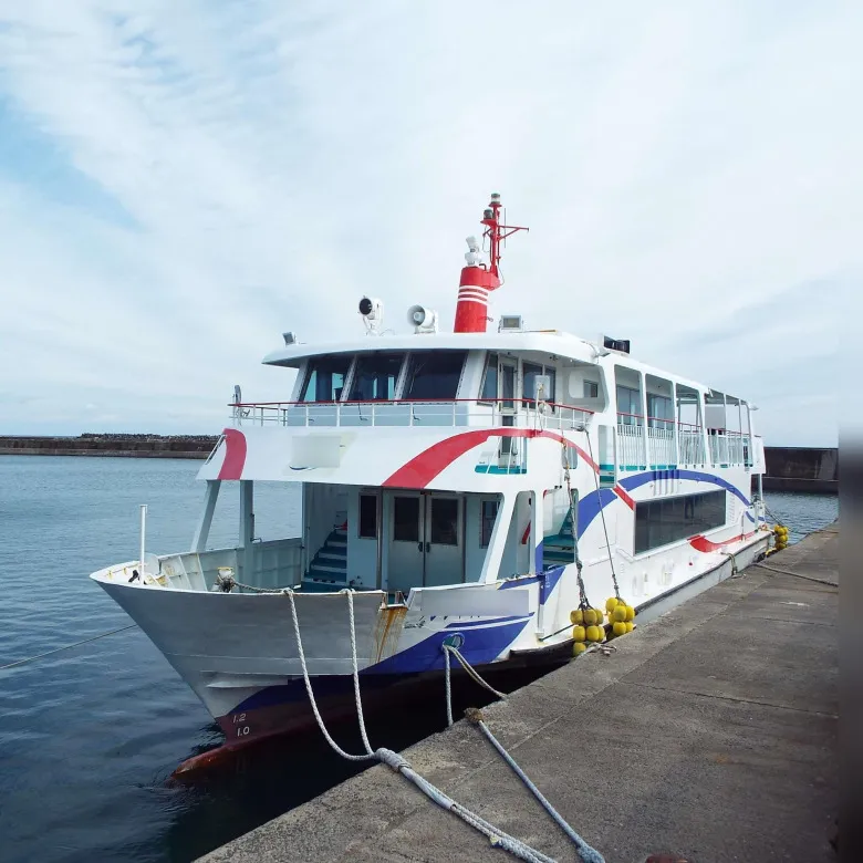 横浜ヨット株式会社　総トン数77トン　旅客船