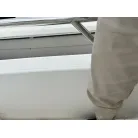 弦の高さは膝上くらいあります。