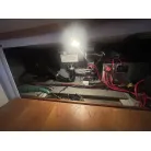ディーゼルヒーター本体(銀色の箱)とバッテリースイッチ